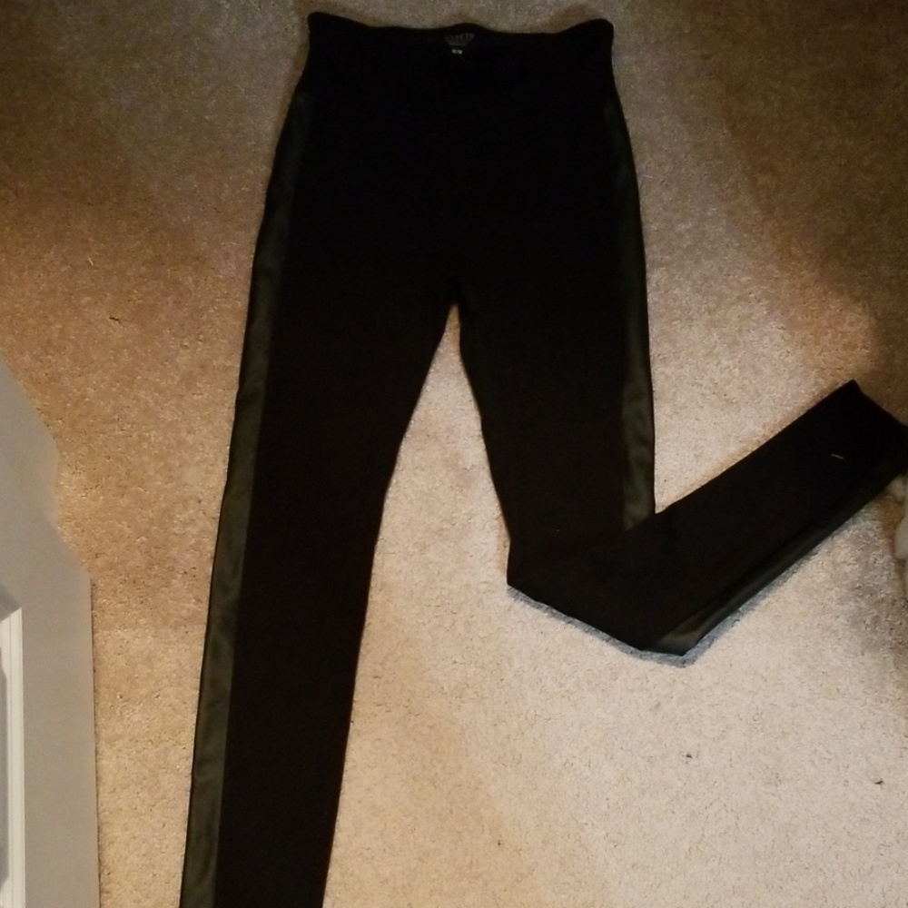 Spanx Assets Red Hot Label Leggins